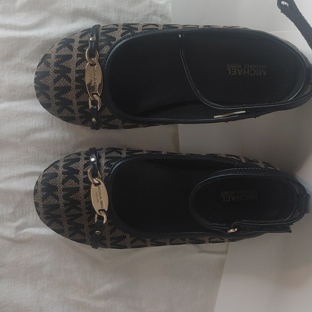 MICHAEL Kors MK Girls Flats Dress Shoes - Kids |Color: Black & Tan | Size: 2